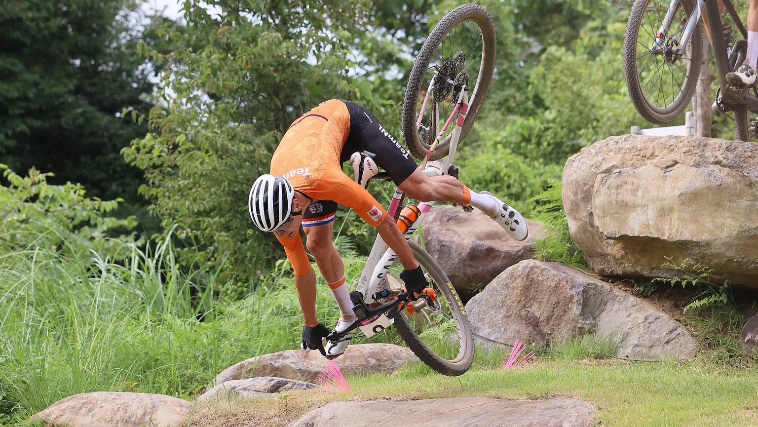 TOKYO, 26-07-2021, Izu MTB course, Tokyo 2020 Olympic Games, Olympische Spiele, Olympia, OS mountainbike race men. Mathieu van der Poel, flies over the head Tokyo Olympics: Mountainbike Race Men PUBLI ...