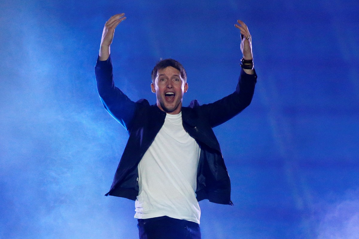 Singer James Blunt performs as part in the opening ceremonies of the Invictus Games in Orlando Florida, U.S., May 8, 2016. REUTERS/Carlo Allegri