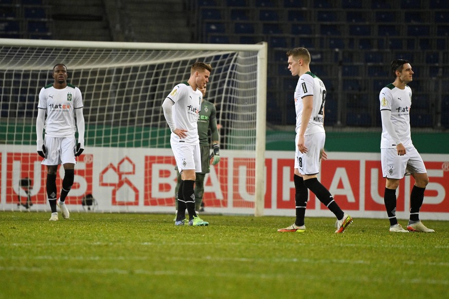 Enttäuschung bei den Gladbachern nach dem Pokal-Aus in Hannover.