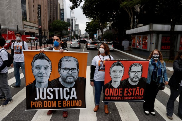 epa10020806 Several people protest to demand justice for the death of the British journalist Dom Phillips and the Brazilian indigenist Bruno Araujo, in Sao Paulo, Brazil, 18 June 2022. The remains of  ...