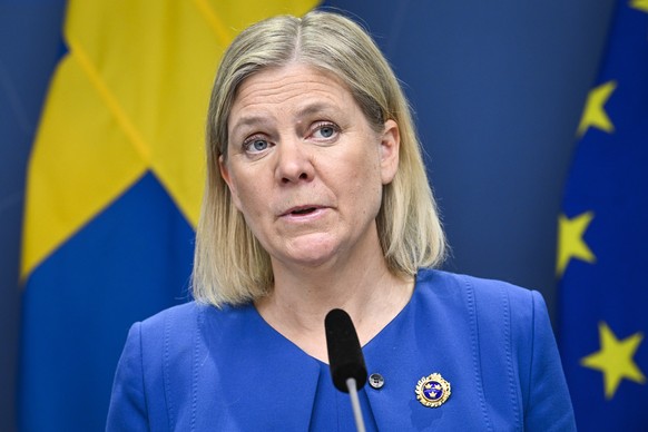 epa09950824 Sweden&#039;s Prime Minister Magdalena Andersson gives a news conference in Stockholm, Sweden, 16 May 2022. Sweden&#039;s government has decided to apply for a NATO membership. The Swedish ...