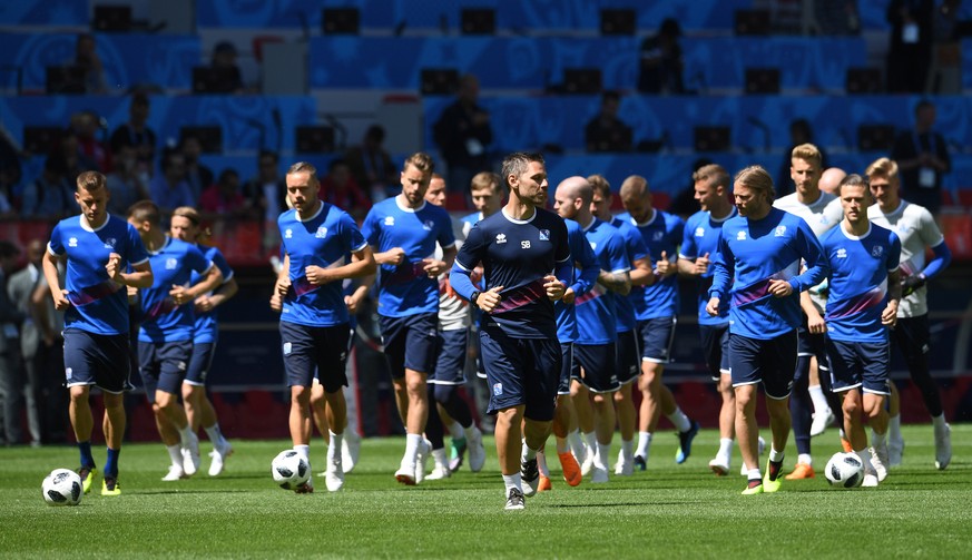 epa06809508 Iceland players warm up during a training session in Moscow, Russia, 15 June 2018. Iceland will face Argentina in their FIFA World Cup 2018 Group D preliminary round soccer match on 16 Jun ...