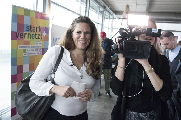 Andrea Huber, von der Allianz der Zivilgesellschaft Schutzfaktor M, vom Nein-Buendnis zur Selbstbestimmungsinitiative, erscheint am Sonntag, 25. November 2018, in Bern. (KEYSTONE/Peter Schneider)