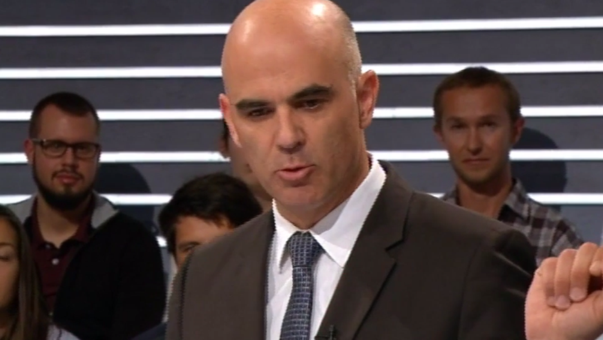 Not amused: Sozialminister Alain Berset lässt angesichts der AHVplus-Debatte die Augenbrauen rollen.
