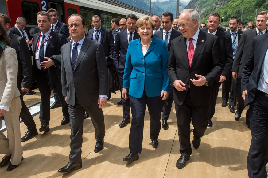 Johann Schneider-Ammann mit den Staatsgästen an der Gotthard-Feier.