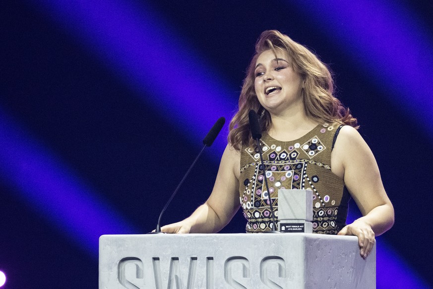 Joya Marleen thanks for winning the, Best Female Act, during the award ceremony of the Swiss Music Awards in Zuerich, Switzerland, May 8, 2024. (KEYSTONE/Urs Flueeler)