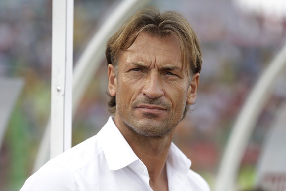 FILE - In this Saturday, Jan. 24, 2015 filer, Ivory Coast&#039;s Soccer coach, Herve Renard watches his team players during their African Cup of Nations Group D soccer match with Mali in Malabo, Equat ...