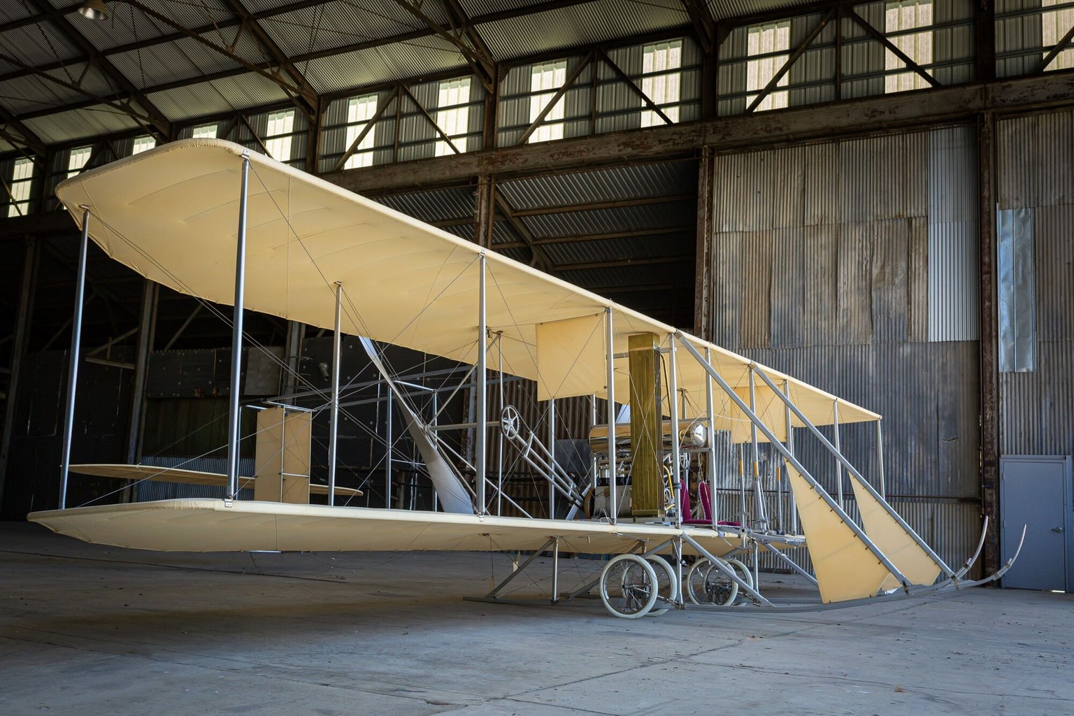 Wright Flyer Model B 1911 zu verkaufen. Wer will? 

https://aerista.com/showroom/n110we/