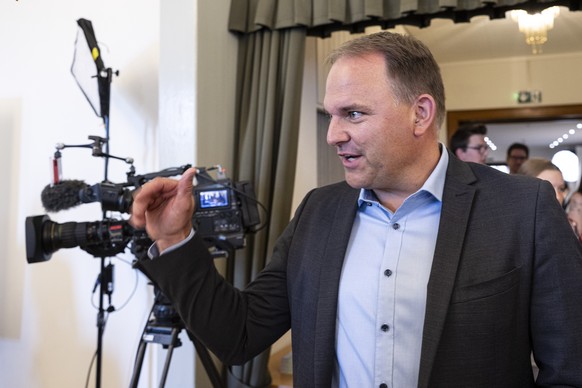 National Council member and party president Marcel Dettling (SVP-SZ) speaks with journalists at the polling station for the SVPs popular initiative Yes 10-Million Switzerland  Sustainability Initia ...