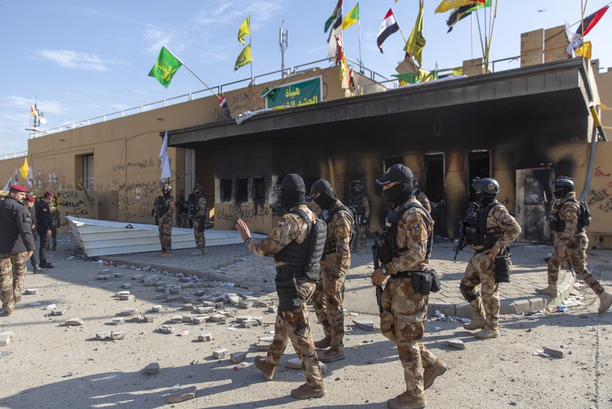 Das irakische Militär beschützt die US-Botschaft in Bagdad.