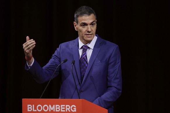 epa12918781 Spanish Prime Minister Pedro Sanchez gives a speech during the Bloomberg CityLab 2026 Forum to talk about the future of the cities in Madrid, Spain, 28 April 2026. EPA/ZIPI