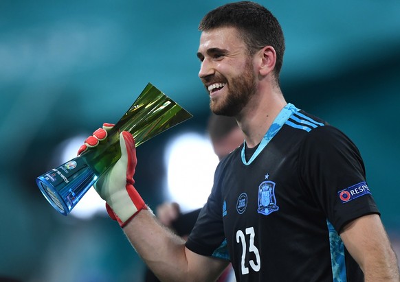 epa09318770 Goalkeeper Unai Simon of Spain celebrates winning the UEFA EURO 2020 quarter final match between Switzerland and Spain in St.Petersburg, Russia, 02 July 2021. EPA/Kirill Kudryavtsev / POOL ...