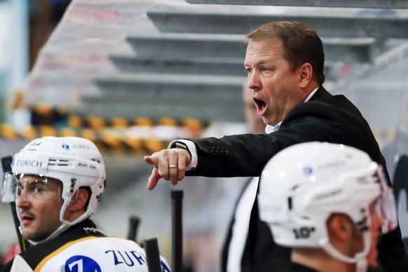 Luganos Cheftrainer Greg Ireland waehrend dem Cup 1/8-Final zwischen den SC Rapperswil-Jona Lakers und dem HC Lugano am Sonntag, den 22. Oktober 2017 in der St. Galler Kantonalbank Arena in Rapperswil ...