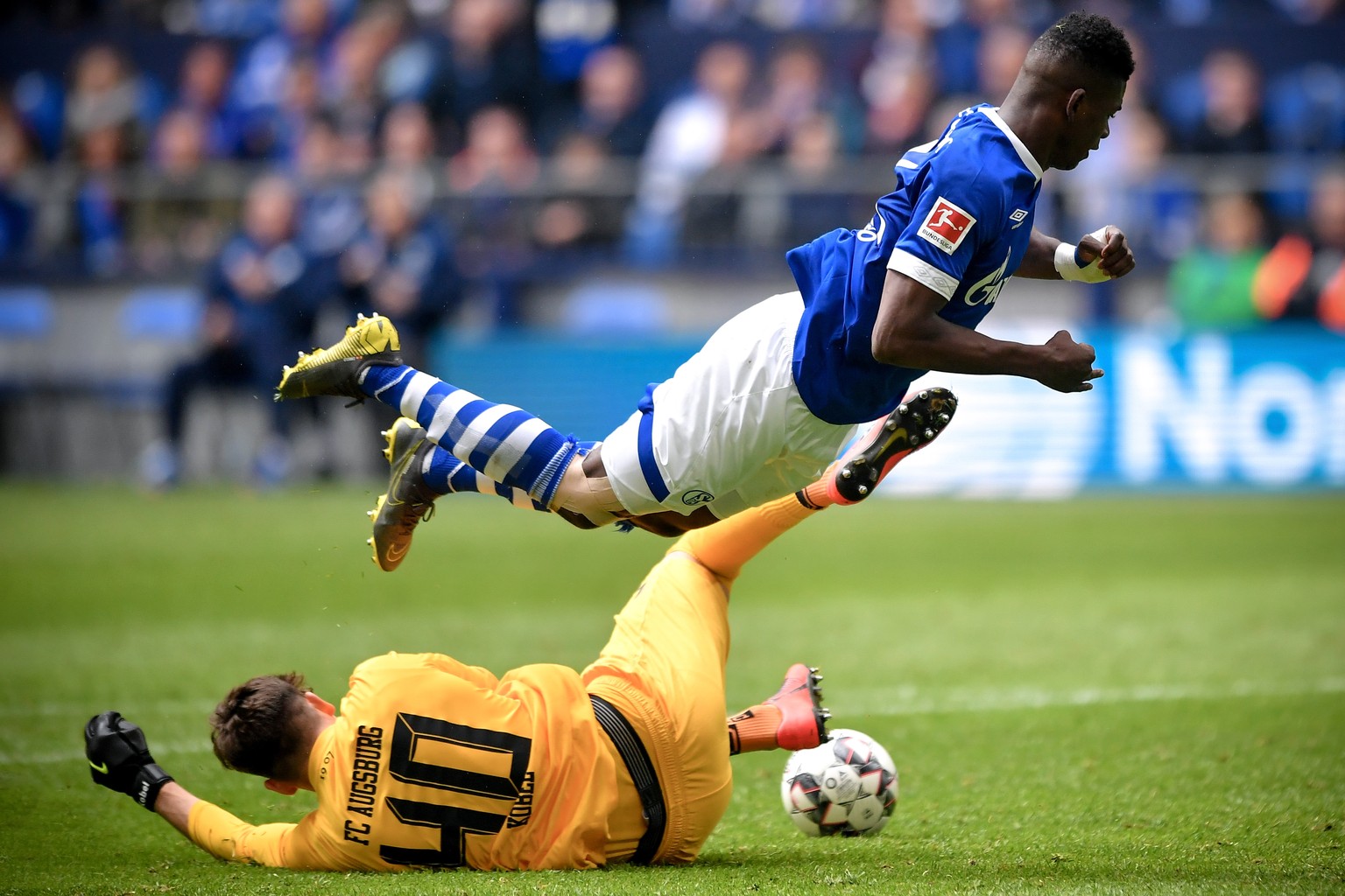 epa07548724 Augsburg&#039;s goalkeeper Gregor Kobel (L) in action against Schalke&#039;s Breel Embolo (R) during the German Bundesliga soccer match between FC Schalke 04 and FC Augsburg at Veltins-Are ...