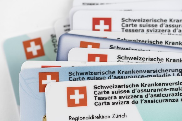 THEMENBILD ZU DEN KRANKENKASSENPRAEMIEN --- [Symbolic Image] Different Swiss health insurance cards, photographed in Zurich, Switzerland, on September 9, 2019. (KEYSTONE/Christian Beutler)..[Symbolbil ...