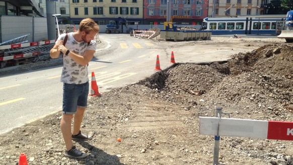 Das einzige Loch, das der rasende Holländer zur Zeit trifft, ist das Luftloch («badum-tsch»). Er verweilt weiterhin im Wüstensand der Albisriederplatz-Baustelle.