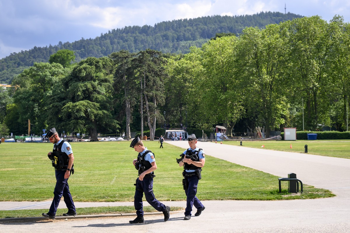 epa10679802 France's police gather at the scene of a knife attack in Annecy, France, 08 June 2023. The Prefecture of Haute-Savoie confirmed on 08 June that a man had carried out an attack in the  ...