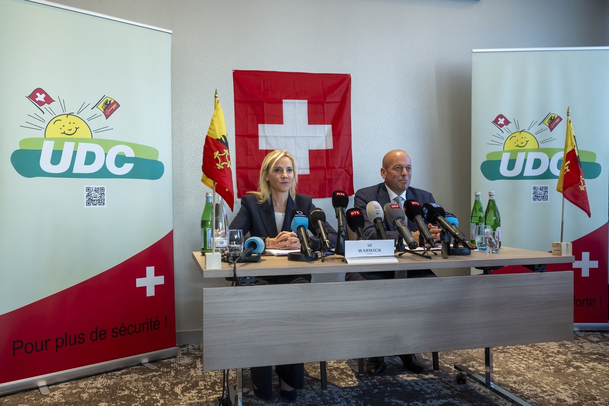 Celine Amaudruz, gauche, la vice-presidente de l'UDC Suisse et conseillere nationale, et Lionel Dugerdil, droite, president du parti et depute au Grand Conseil genevois s'expriment, lors d&# ...