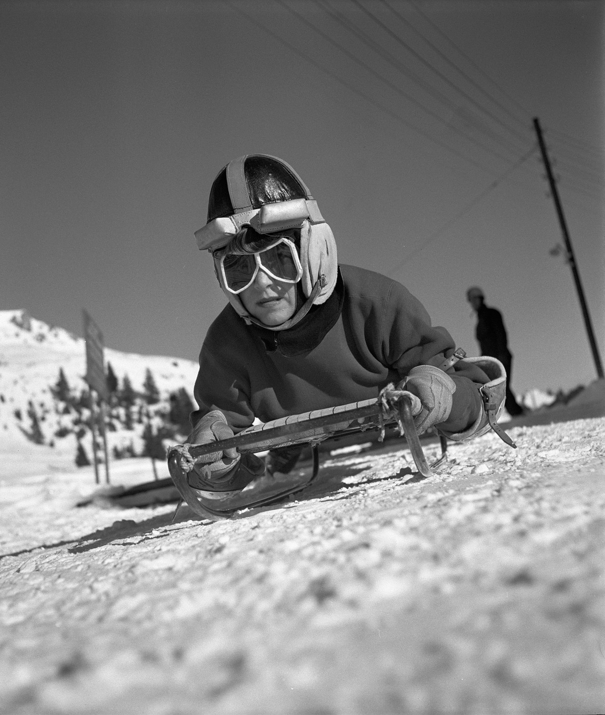 MILESTONES CATALOGUE - A woman with protective clothing lies with her stomach on a sledge on a ski run in St. Moritz in the canton of Grisons, Switzerland, pictured in 1947. (KEYSTONE/PHOTOPRESS-ARCHI ...