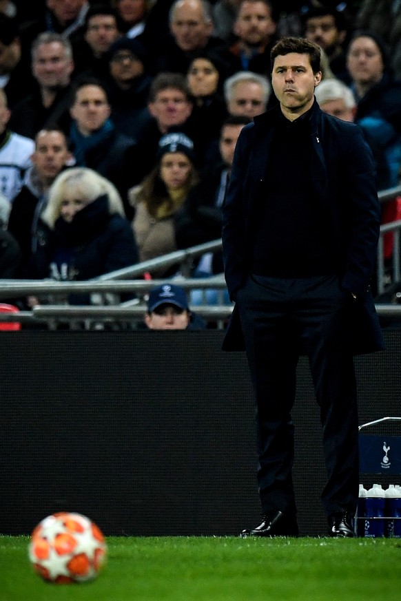 epa07367793 Tottenham&#039;s head coach Mauricio Pochettino reacts during the UEFA Champions League round of 16 soccer match between Tottenham Hotspur and Borussia Dortmund at Wembley Stadium, Britain ...