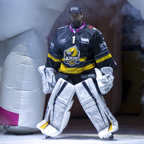 Ajoies Torhueter Tim Wolf beim ersten Spiel der Eishockey Ligaqualifikation der National League zwischen dem HC Ajoie und dem HC La Chaux-de-Fonds in der Raiffeisen Arena in Porrentruy, am Donnerstag, ...