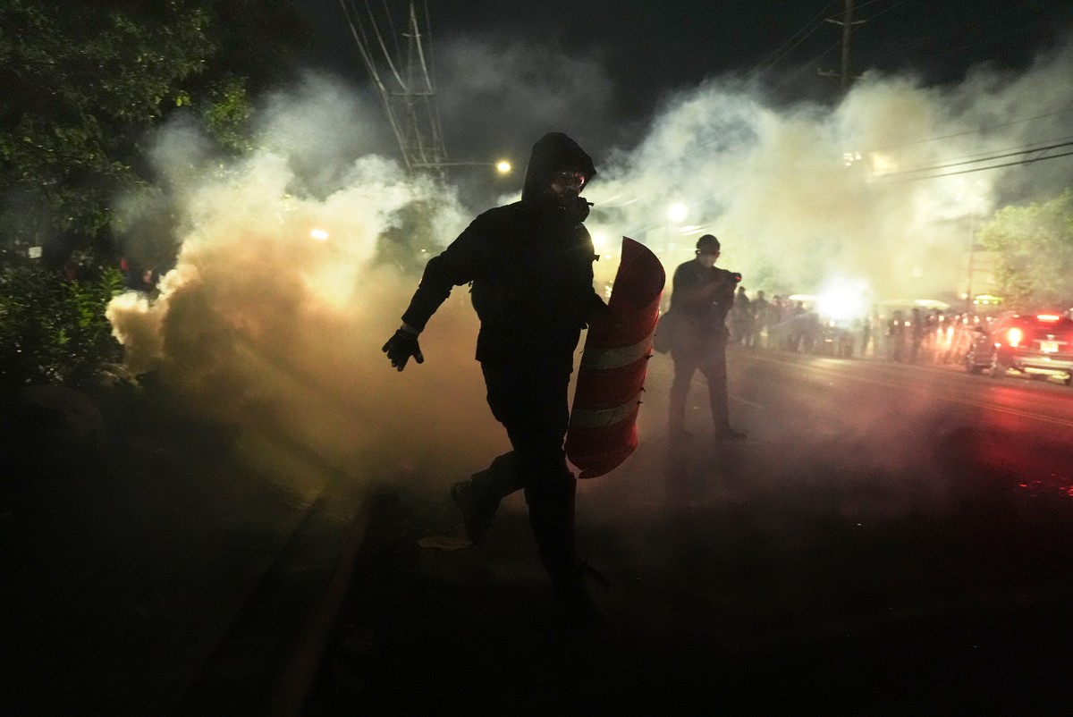 Anti-ICE protesters disperse during clashes with law enforcement officers outside the Delaney Hall detention center on Saturday, May 30, 2026, in Newark, N.J. (AP Photo/Angelina Katsanis)
Immigration  ...