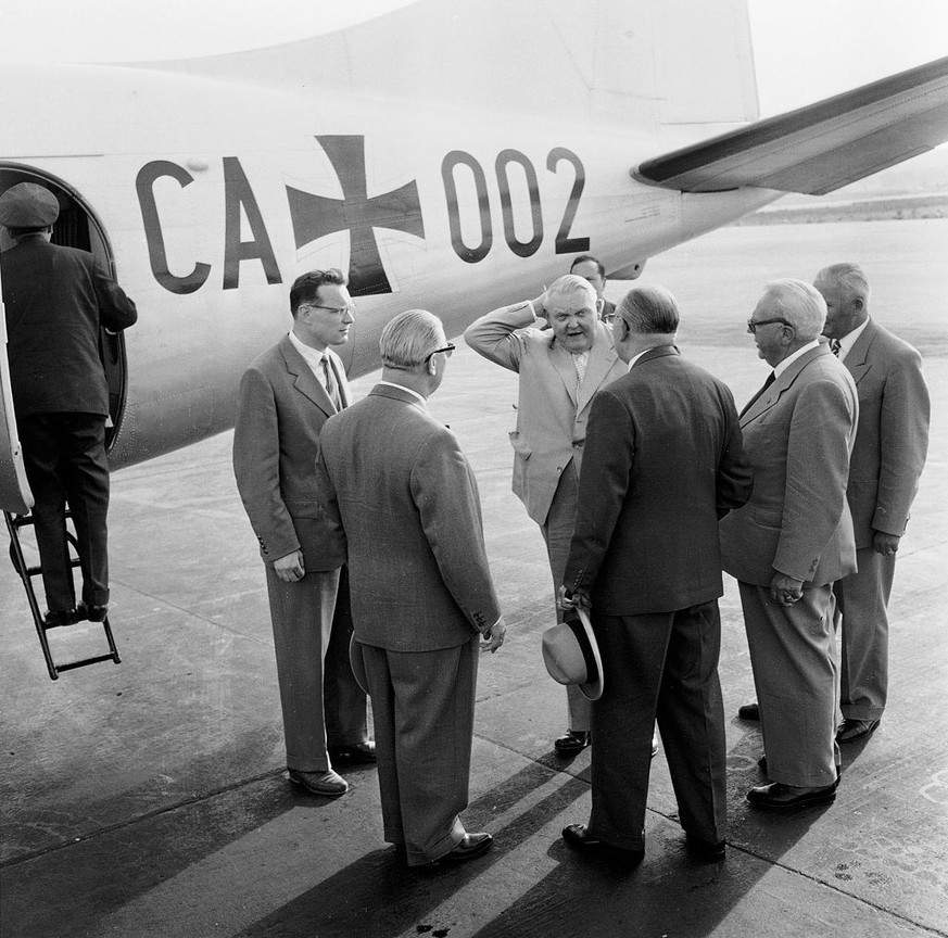 Ludwig Erhard at the airport of Zurich Kloten 1959 (Photo by RDB/ullstein bild via Getty Images)