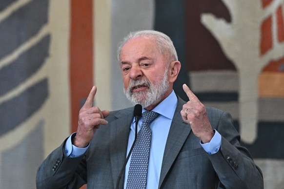 epa12118136 The President of Brazil, Luiz Inacio Lula da Silva, participates in a meeting with the Ministers of Agriculture of the African Union, at the Itamaraty Palace in Brasilia, Brazil, 19 May 20 ...