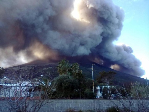 epa03532131 A column of smoke and ash rise from the Stromboli volcano, Sicily, Italy, 12 January 2013. Reports state that a large explosion, or possibly a partial crater collapse occurred, on 12 Janua ...