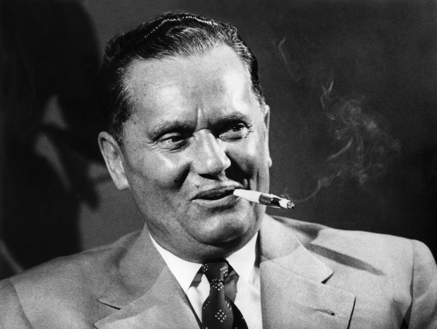 ARCHIVE --- JOSIP BROZ TITO, KOMMUNISTISCHER POLITIKER UND VON 1945 BIS ZU SEINEM TOD MINISTERPRAESIDENT UND STAATSPRAESIDENT VON JUGOSLAWIEN, WURDE VOR 125. JAHREN AM 7. MAI 1892 GEBOREN. ZU DIESEM A ...