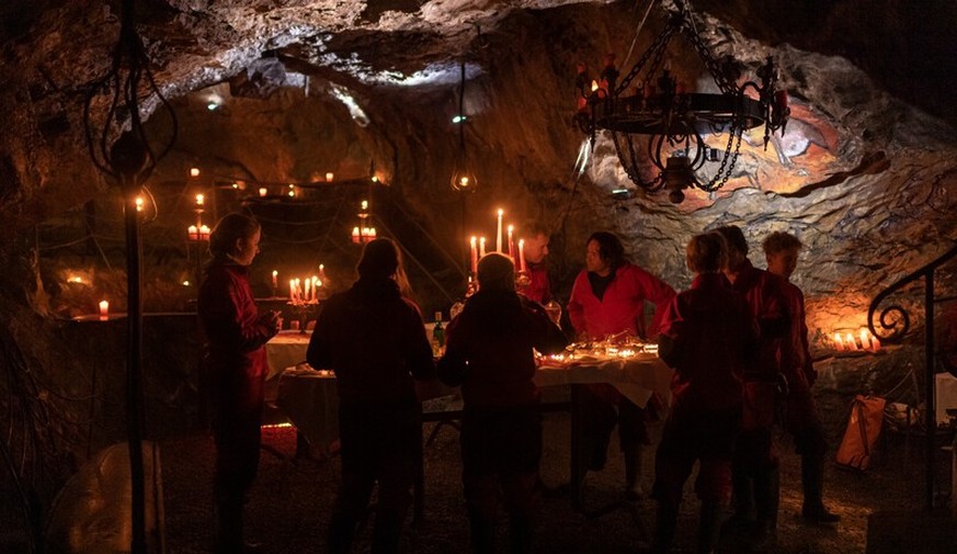Höllloch Raclette in der Höhle Muototal Rauszeit Wintererlebnisse