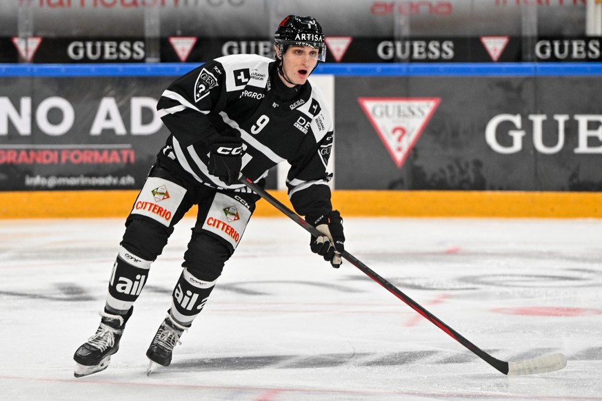 Brian Zanetti (HCL) in action, during the regular season of National League A (NLA) Swiss Championship 2025/26 between HC Lugano and HC Ambri Piotta at the ice stadium Corner Arena, Switzerland, Septe ...