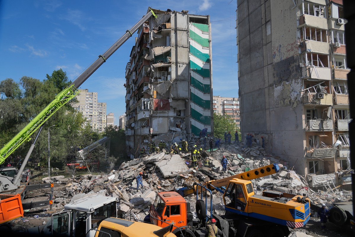 Rescuers clear the rubble after a Russian missile hit an apartment building during massive air attack in Kyiv, Ukraine, Thursday, May 14, 2026. (AP Photo/Efrem Lukatsky)
Russia Ukraine War