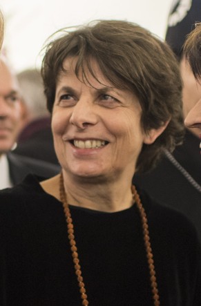 Die neu gewaehlte Bundespraesidentin Doris Leuthard, rechts, spricht mit Frau Landammann Susanne Hochueli, links, und Stadtpraesidentin Jolanda Urech, Mitte, anlaesslich ihres Empfangs im Kunsthaus, a ...