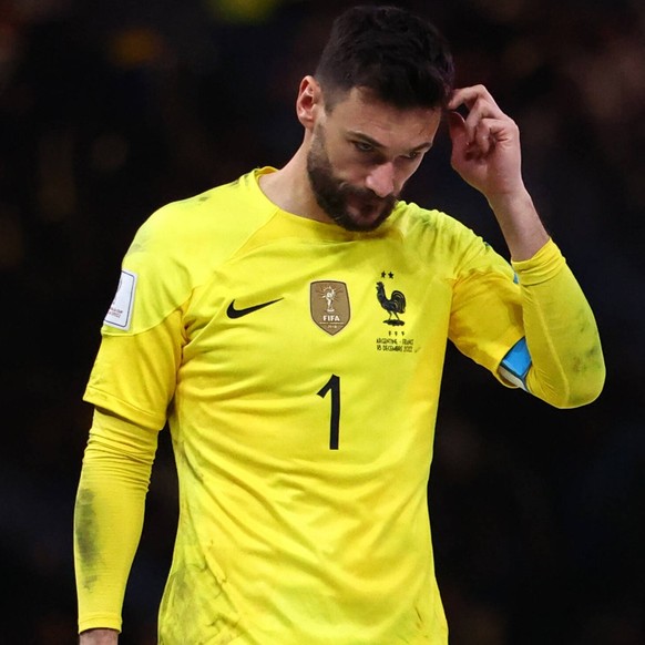 Doha, Qatar, 18th December 2022. Raphael Varane of France and Hugo Lloris of France dejected as they collect their losers medals during the FIFA World Cup, WM, Weltmeisterschaft, Fussball 2022 match a ...