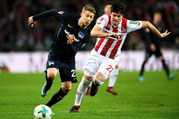 epa06352665 Berlin&#039;s Mitchell Weiser (L) in action against Cologne&#039;s Jorge Mere (R) during the German Bundesliga soccer match between FC Cologne and Hertha BSC in Cologne, Germany, 26 Novemb ...