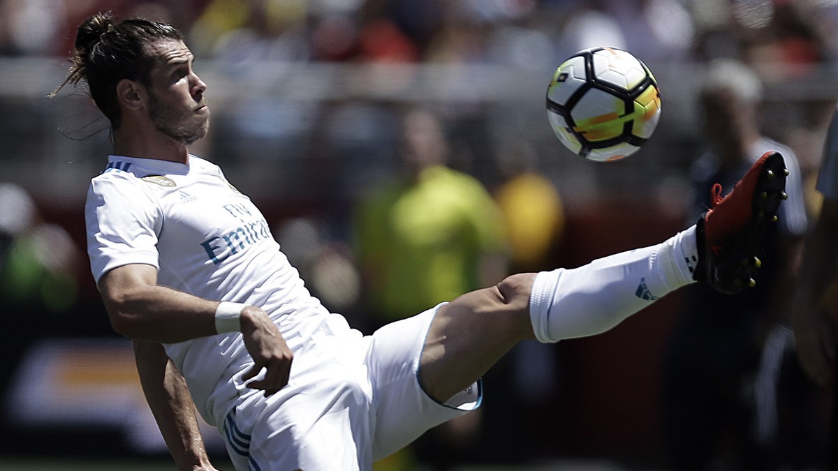 Real Madrid's Gareth Bale kicks the ball during the first half of an international friendly soccer match against Manchester United, Sunday, July 23, 2017, in Santa Clara, Calif. (AP Photo/Ben Mar ...