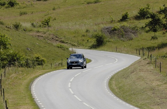 Peugeot E-5008 international road trip.