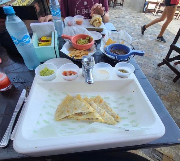we want plates https://www.reddit.com/r/WeWantPlates/comments/s3eutr/i_have_a_sinking_feeling_about_this_quesadilla/