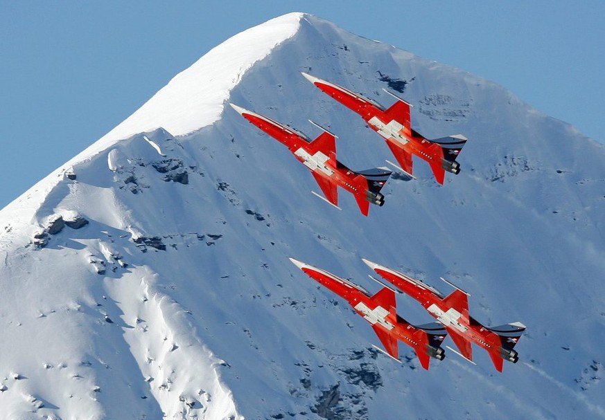 Die Patrouille Suisse sorgt für Spektakel vor atemberaubender Kulisse.