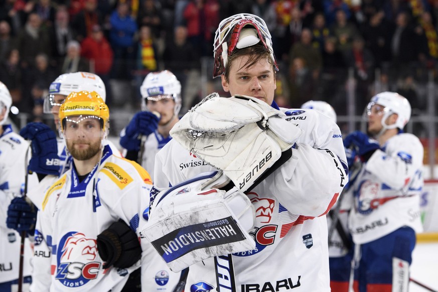 ZSC Goalie Lukas Flueeler reagiert nachher Niederlage (1-4), beim Eishockey Meisterschaftsspiel der National League A zwischen den HC Biel und dem ZSC Lions, am Samstag, 3. Maerz 2018, in der Tissot A ...