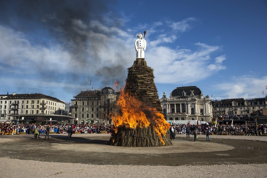 Der brennende Böögg 2013 noch auf dem alten Platz