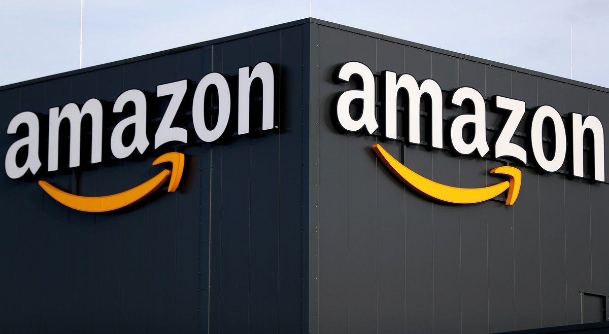 epa08979991 (FILE) - A general view of the Amazon logistic and distribution center in Moenchengladbach, Germany, 17 December 2019 (reissued 01 February 2021). Amazon is due to publish its 4th quarter  ...
