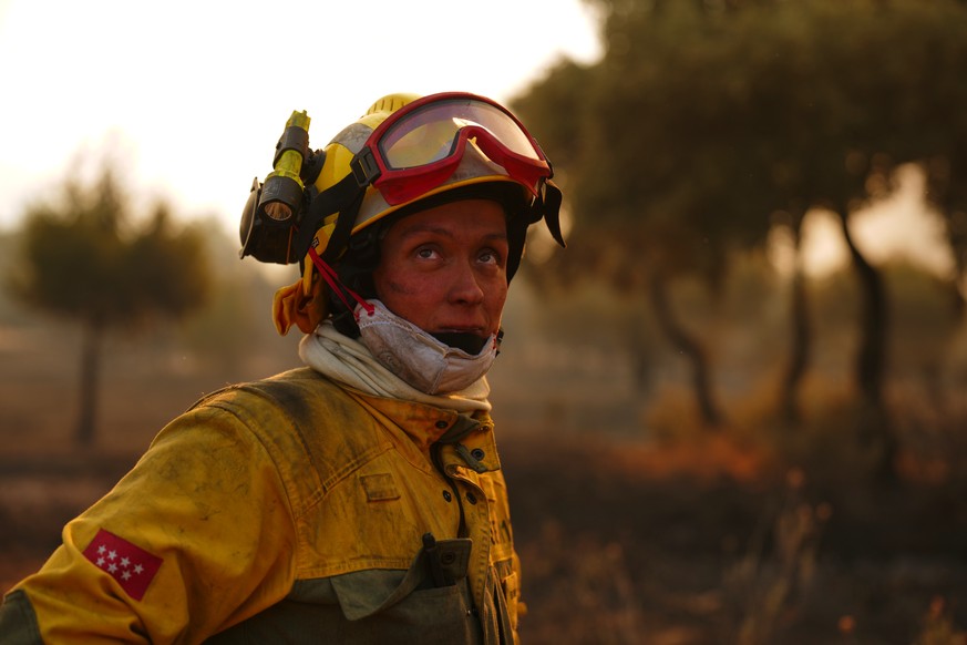 Firefighters battle a wildfire in San Martin de Valdeiglesias, west of Madrid, Spain, Sunday, July 26, 2026. (AP Photo/Manu Fernandez)
APTOPIX Spain Wildfires