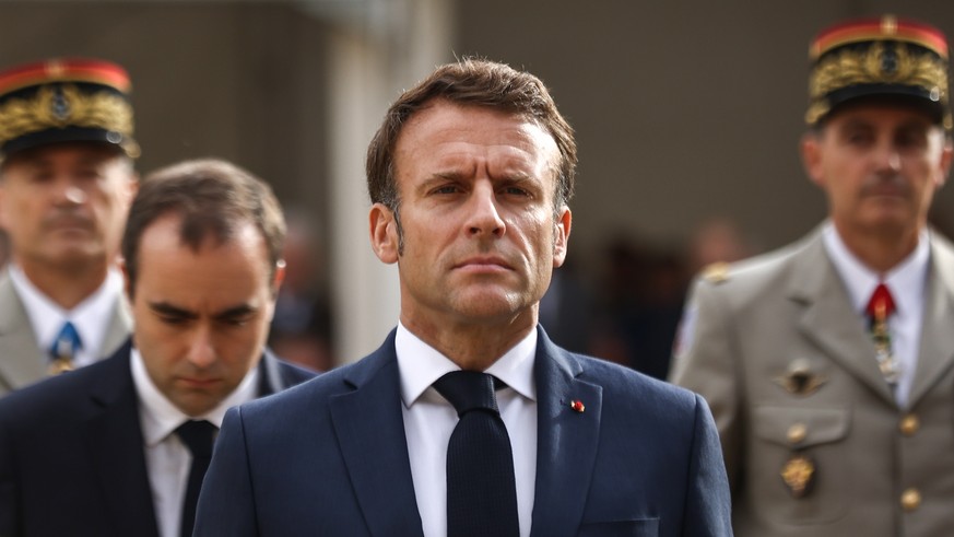 epaselect epa10250414 French President Emmanuel Macron (C) attends a tribute ceremony to veterans of the Algerian war at the Hotel national des Invalides, in Paris, France, 18 October 2022. As part of ...