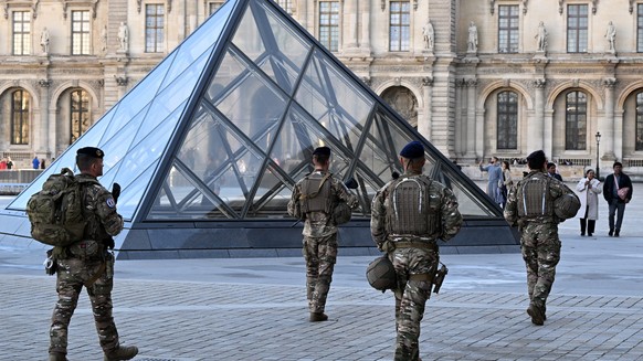 Soldiers patrol in the courtyard of the Louvre museum, Thursday, Oct. 30, 2025 in Paris. (AP Photo/Emma Da Silva)
France Louvre