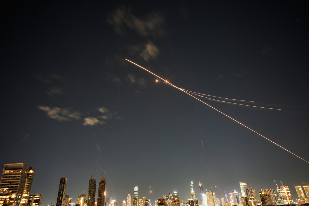 Traces of air defense missile interceptions are seen in Tel Aviv, Israel, Saturday, Feb. 28, 2026. (AP Photo/Ohad Zwigenberg)
Israel US Iran