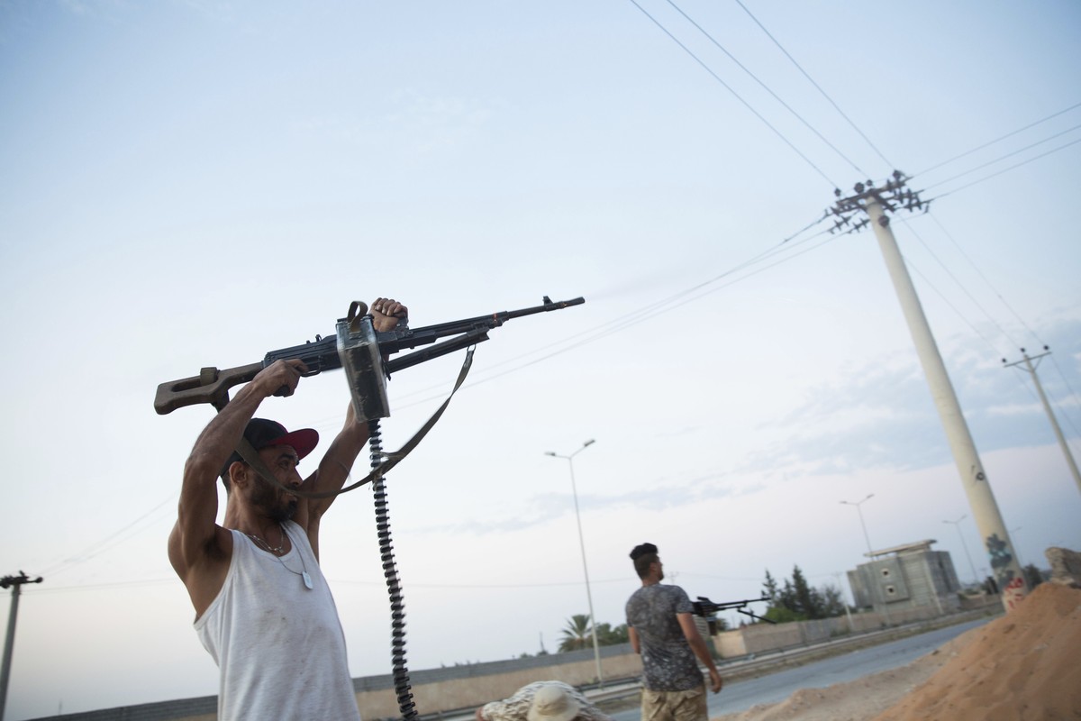 ADVANCE FOR PUBLICATION ON TUESDAY, APR. 16, AND THEREAFTER - FILE - This Sept. 21, 2018 file photo, shows fighters under the UN backed government on the front lines during clashes in southern Tripoli ...