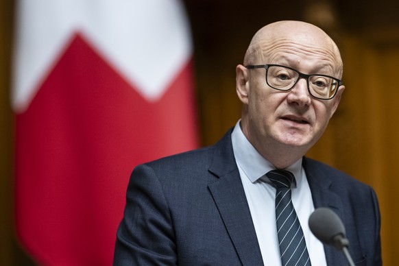 Waehrend der Ausserordentlichen Session &quot;Asyl&quot; aussert sich Bundeskanzler Viktor Rossi, an der Herbstsession der Eidgenoessischen Raete, am Mittwoch, 24. September 2025 im Nationalrat in Ber ...