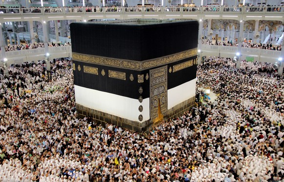 epa04950237 (FILE) A file picture dated 20 September 2015 showing Muslim pilgrims as they circumvent around the Kaaba at the Masjid al-Haram Mosque, Islam&#039;s holiest site, in Mecca, Saudi Arabia,  ...